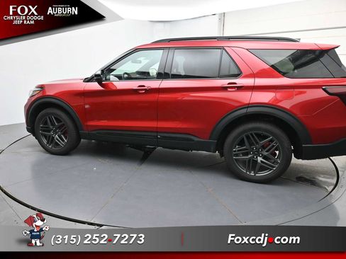 Used 2025 Ford Explorer ST-Line w/ ST-Line Street Pack AWD/4WD image 18
