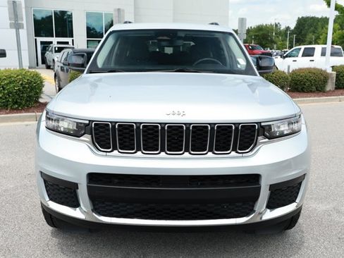 Used 2023 Jeep Grand Cherokee L Laredo RWD image 2