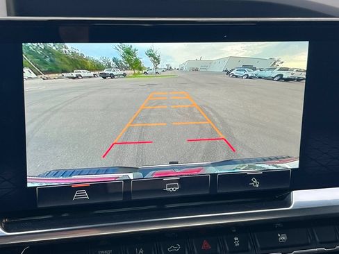 Used 2025 GMC Sierra 2500 SLE w/ SLE Value Package; AWD/4WD image 16