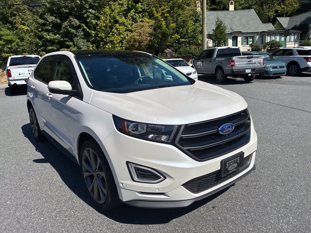 Used 2018 Ford Edge Sport w/ Equipment Group 401A AWD/4WD image 2