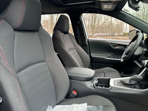 New 2025 Toyota RAV4 SE image 18
