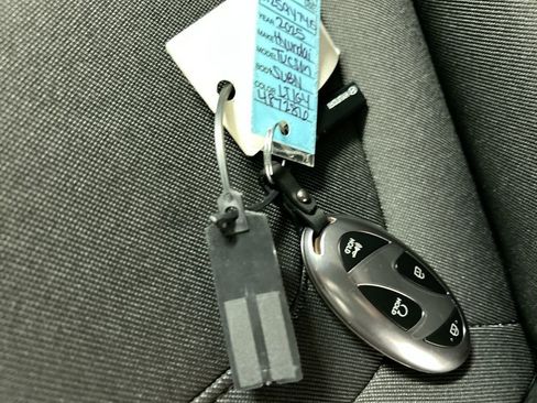 Used 2025 Hyundai Tucson SE image 12