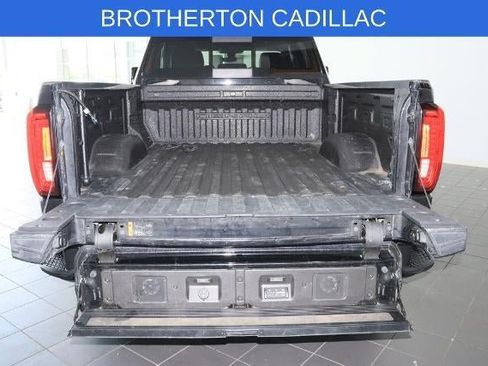 Used 2022 GMC Sierra 2500 Denali w/ Denali Black Diamond Edition AWD/4WD image 8