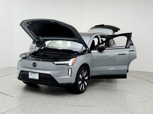 New 2025 Volvo EX90 Plus w/ Protection Package Premier image 9