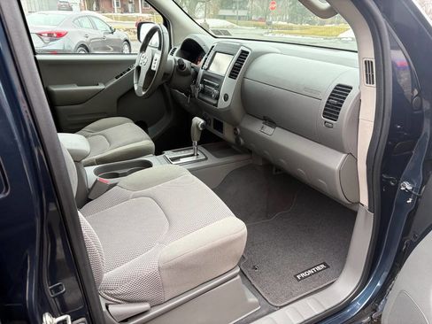 Used 2019 Nissan Frontier SV image 7
