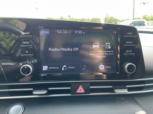 Used 2022 Hyundai Elantra SEL w/ Convenience Package FWD image 16