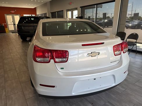 Used 2015 Chevrolet Malibu LT w/ Leather Package FWD image 9