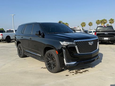 Used 2022 Cadillac Escalade Luxury AWD/4WD image 4