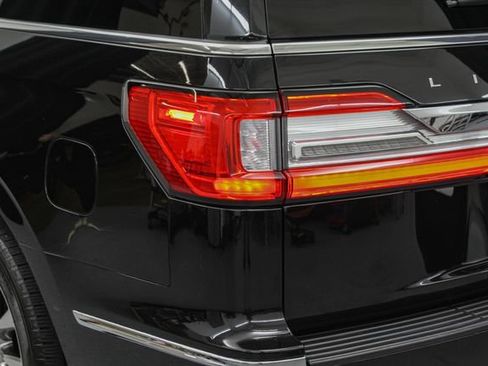 Used 2021 Lincoln Navigator L Reserve AWD/4WD image 7