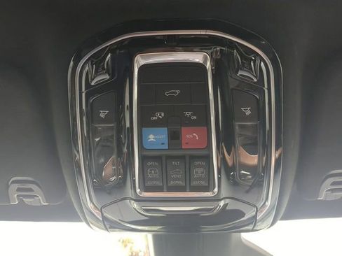 Used 2025 Jeep Grand Wagoneer Series III w/ Rear Seat Video Group 1 AWD/4WD image 25