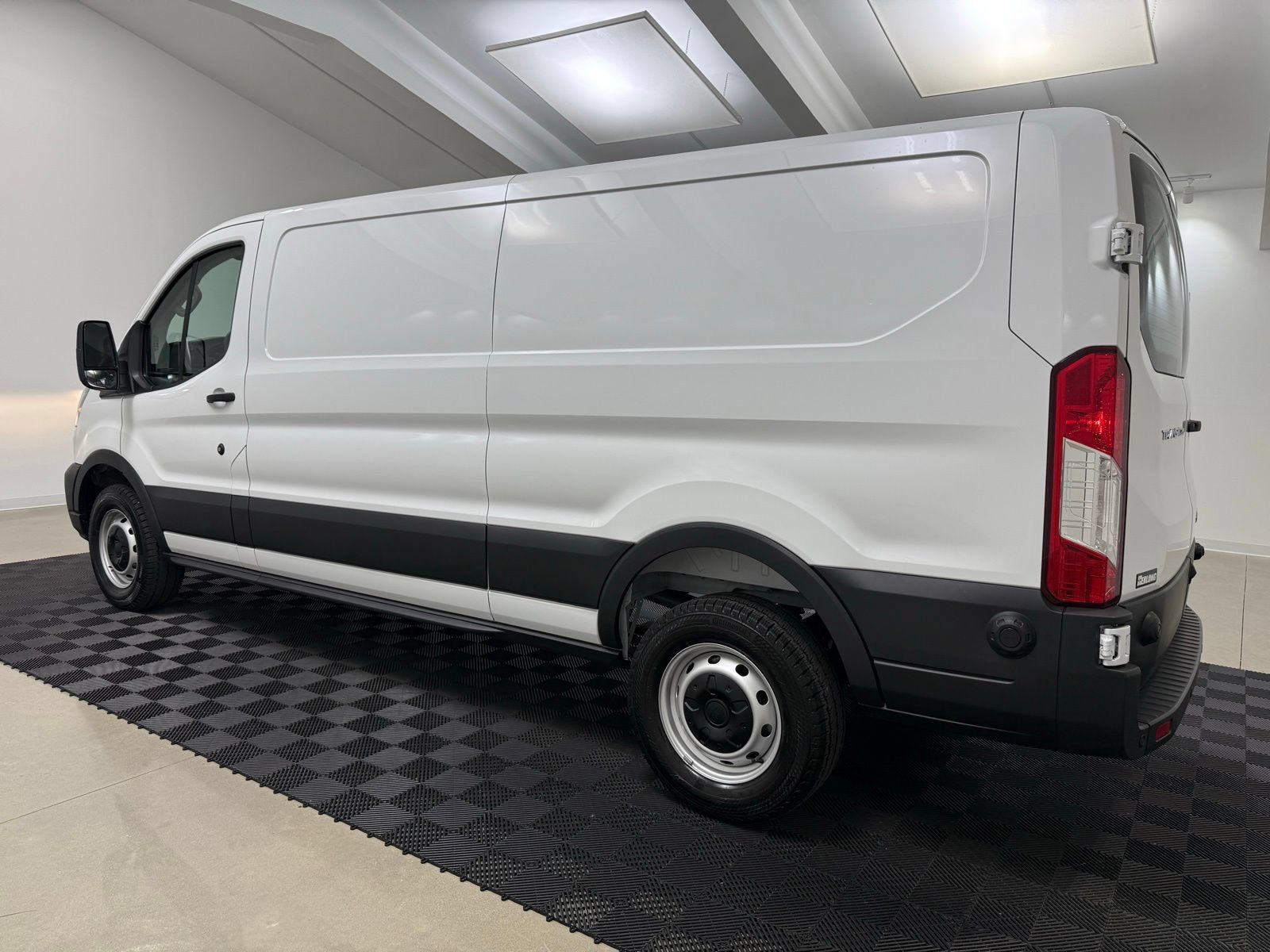 Used 2025 Ford Transit 250 Low Roof w/ Load Area Protection Package RWD image 5
