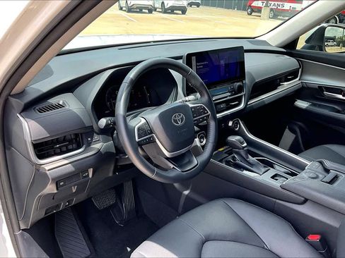 Used 2024 Toyota Grand Highlander AWD image 18