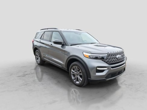 Used 2024 Ford Explorer XLT w/ Equipment Group 202A AWD/4WD image 2