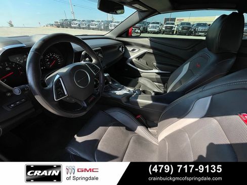 Used 2018 Chevrolet Camaro SS RWD image 9