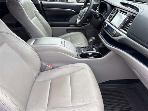 Used 2019 Toyota Highlander Limited image 26