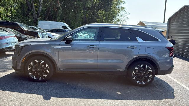 Used 2025 Kia Sorento SX FWD image 6