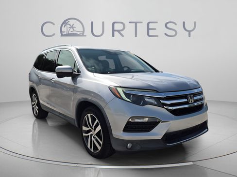 Used 2017 Honda Pilot Touring image 9
