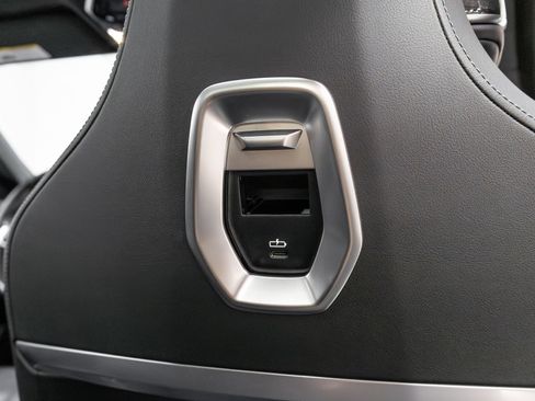 Used 2023 BMW 760i xDrive w/ Executive Package image 59