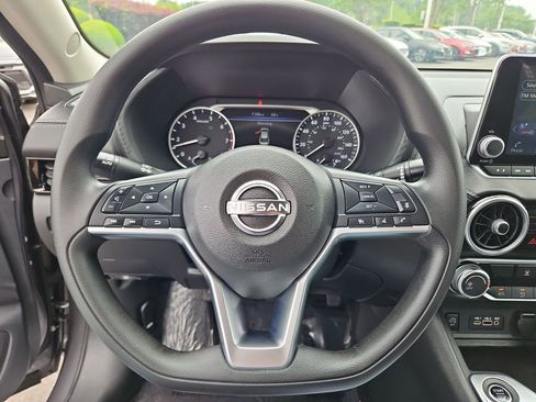 Used 2025 Nissan Sentra SV FWD image 10