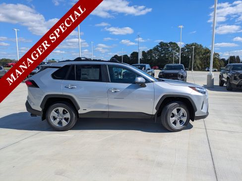 New 2025 Toyota RAV4 XLE image 8