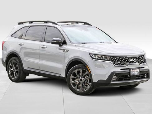 Used 2023 Kia Sorento X-Line EX image 2