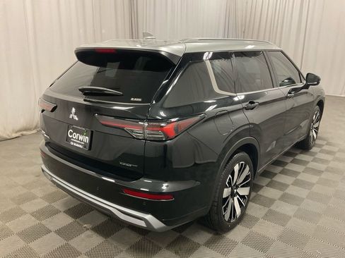 Used 2025 Mitsubishi Outlander AWD image 2