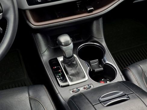 Used 2016 Toyota Highlander Limited Platinum image 20