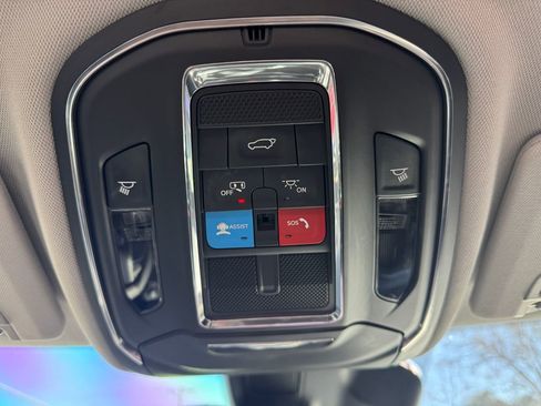 Used 2023 Jeep Grand Cherokee Limited w/ Black Appearance Package image 32