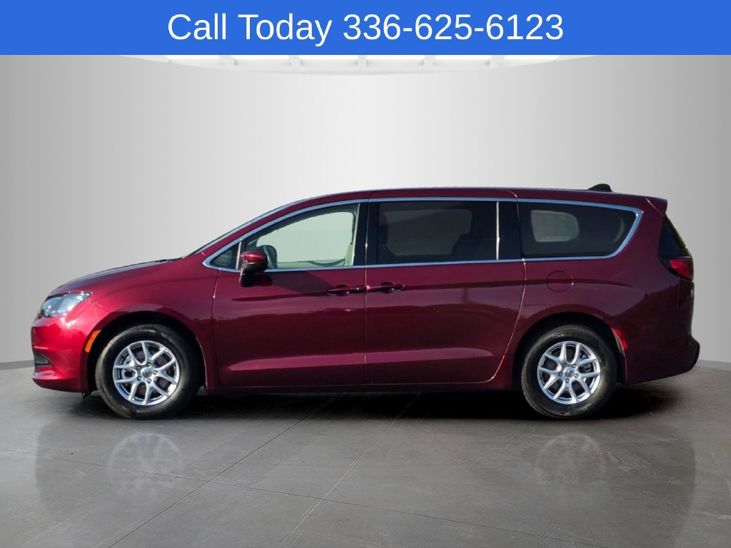 Used 2023 Chrysler Voyager LX FWD image 8
