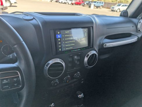 Used 2014 Jeep Wrangler Unlimited Rubicon w/ Connectivity Group AWD/4WD image 17