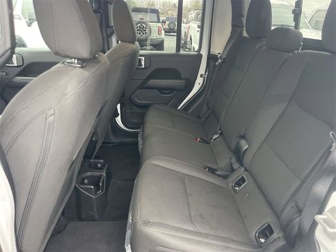 Used 2023 Jeep Gladiator Overland image 28