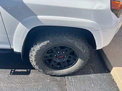 Used 2018 Toyota 4Runner TRD Off-Road Premium AWD/4WD image 3