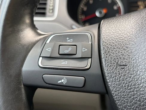 Used 2013 Volkswagen Jetta SE FWD image 29