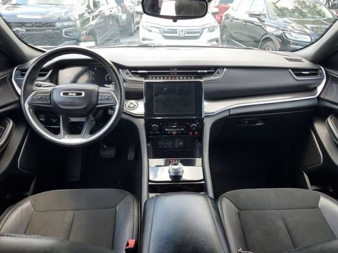 Used 2022 Jeep Grand Cherokee L Laredo RWD image 11