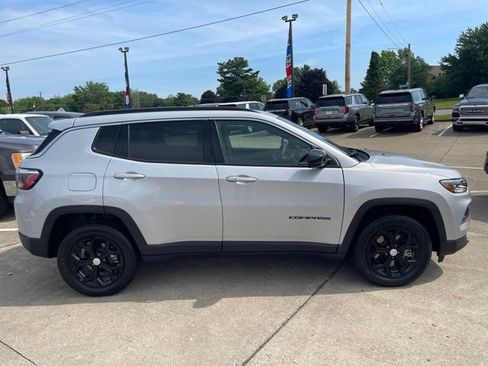 Used 2024 Jeep Compass Latitude AWD/4WD image 8