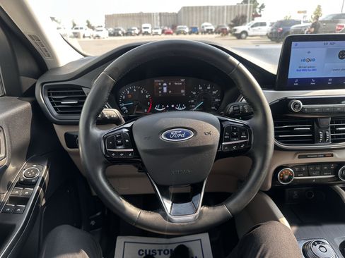 Certified 2021 Ford Escape SE w/ Cold Weather Package FWD image 9