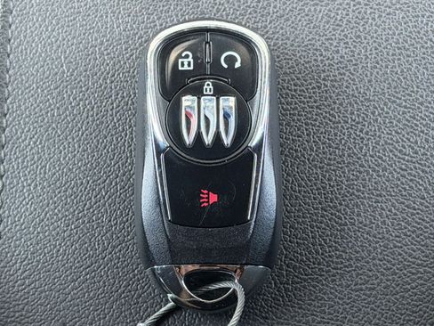 Used 2025 Buick Envista Preferred image 21