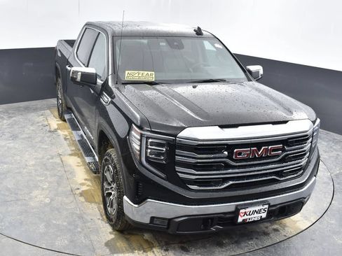 Used 2024 GMC Sierra 1500 SLT w/ X31 Off-Road Package AWD/4WD image 34