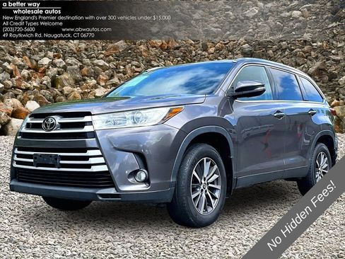 Used 2019 Toyota Highlander XLE AWD/4WD image 1