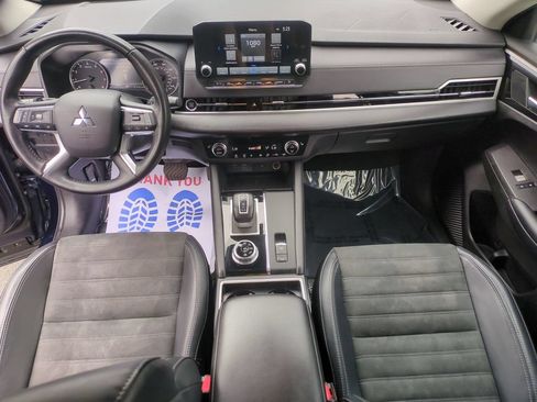 Used 2024 Mitsubishi Outlander AWD image 17