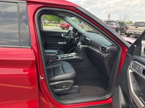 Used 2023 Ford Explorer XLT w/ Equipment Group 202A AWD/4WD image 5
