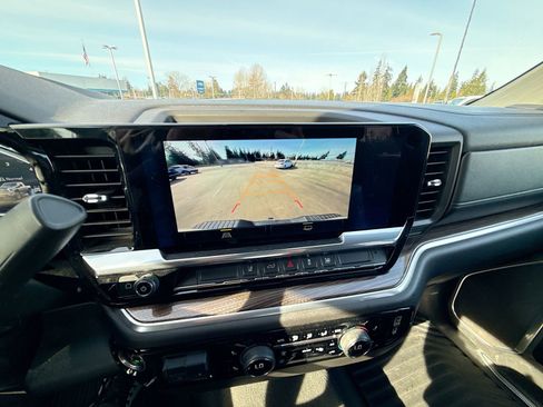 Used 2025 Chevrolet Silverado 2500 LT w/ Convenience Package image 16