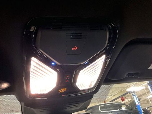 Used 2025 BMW X6 xDrive40i w/ Climate Comfort Package image 36