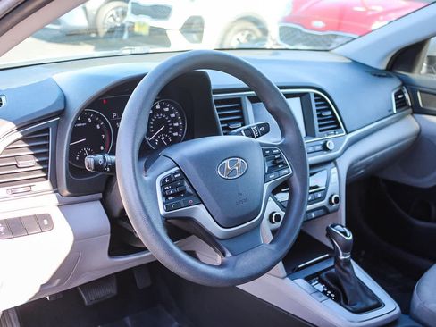 Used 2017 Hyundai Elantra SE image 23
