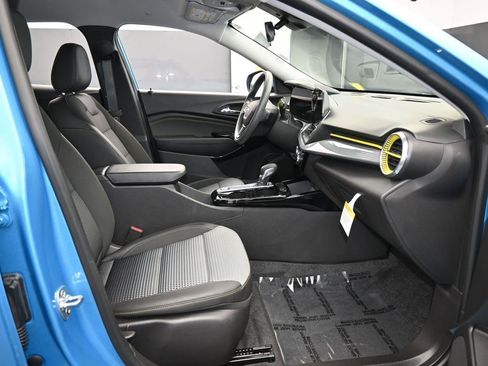 Used 2025 Chevrolet Trax LT image 41