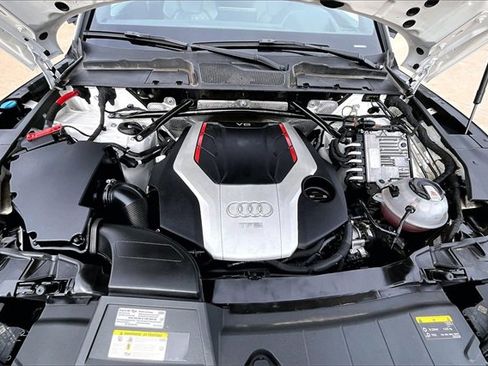 Used 2020 Audi SQ5 Prestige image 9