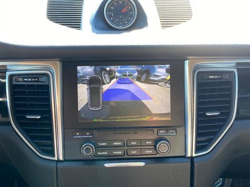 Used 2018 Porsche Macan S image 38