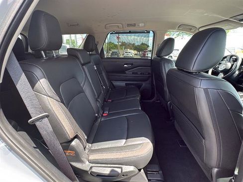 Used 2023 Nissan Pathfinder SL w/ Lighting Package (N92) image 15