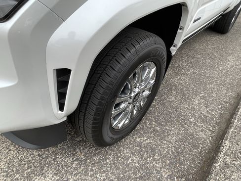 Certified 2025 Toyota Tacoma Limited AWD/4WD image 9