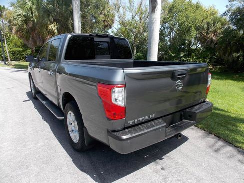Used 2017 Nissan Titan SV RWD image 11